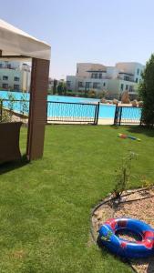 Gallery image of chalet 2 bedroom with garden on lagoon in blanca 200g3 in El Alamein