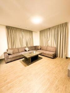 central apartment for rent 30