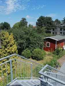desde el balcón de una casa roja en Norderbarg, en Bredstedt