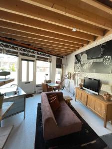 a living room with a couch and a tv at Studio in Arnhem