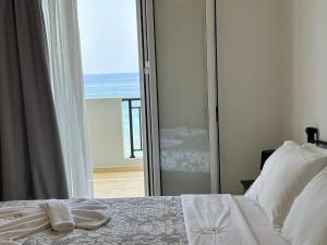 A bed or beds in a room at Amaltheia Beachfront Villas Még 37 kép
