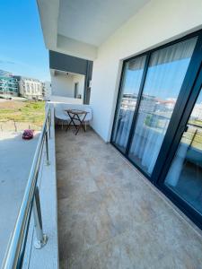 En balkong eller terrass på Happy Apartments Mamaia Nord 2 Camere