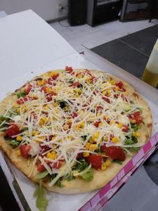 a pizza sitting on top of a box at L'angolo dei sogni in Acitrezza