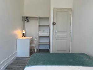Łóżko lub łóżka w pokoju w obiekcie AptCityStay
