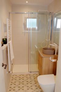 ベルメオにあるTALABERRIのバスルーム(シャワー、トイレ付)