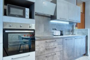 Kuchyň nebo kuchyňský kout v ubytování CaseOspitali - Casa Valza, bilocale in contesto di corte per 4