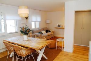 a living room with a table and chairs and a couch at TALABERRI Bermeo Apartamento con vistas al mar in Bermeo