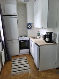 Kuchyň nebo kuchyňský kout v ubytování Beautiful studio - easy check-in, free parking & wifi
