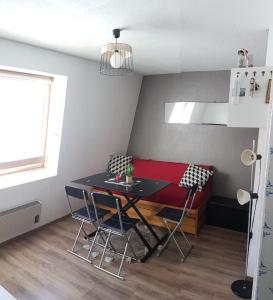 Ruang duduk di Charmant studio refait à neuf