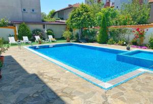 a swimming pool in the backyard of a house at Vila Rosen in Lozenets