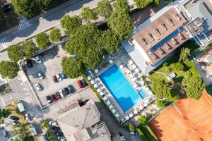 Bazén v ubytování Hotel Al Cigno nebo v jeho okolí