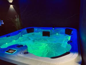 Fotografie z fotogalerie ubytování Lov’&Spa v destinaci Pont-à-Vendin