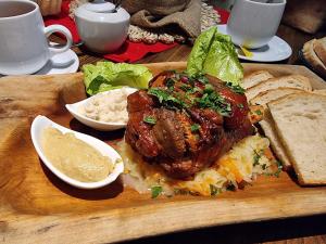 Jedlo v ubytovaní bed & breakfast alebo blízkom okolí