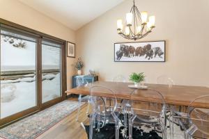 Výhled na řeku, která protéká v blízkosti prázdninového domu