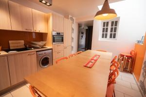 A cozinha ou cozinha compacta de Gite de la Baie - Morgat