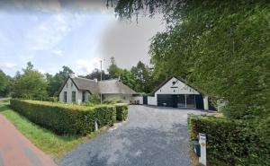 a house with a driveway leading to a garage at Hof van Yde in Yde