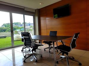 TV a/nebo společenská místnost v ubytování Nuevo y espectacular APT - 100 MBPS 15 min del aeropuerto