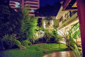 危地马拉拉因马库拉达酒店的植物群前的花园