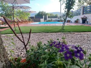 Bazén v ubytování Apartment Karla SNB nebo v jeho okolí