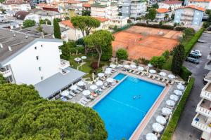Bazén v ubytování Hotel Al Cigno nebo v jeho okolí