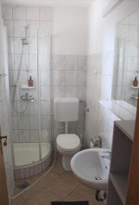 Koupelna v ubytování Apartments Ada