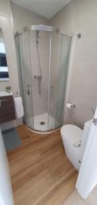 Koupelna v ubytování Atico en apartamentos O Grove centro + 8 fotografií