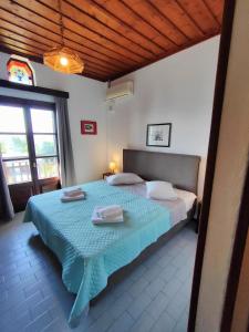 Posteľ alebo postele v izbe v ubytovaní Hotel Vrionis