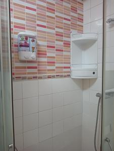 a bathroom with a sink and a shower at Apartamento Patiño en Marín in Marín