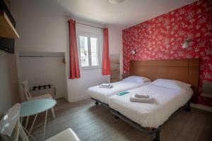 Cama ou camas em um quarto em Gite de la Baie - Morgat