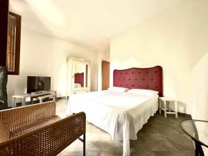 a bedroom with a large bed with a red headboard at Casa Paloma Private Villa in Cicerale