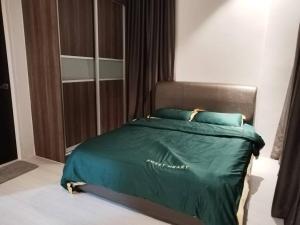 Giường trong phòng chung tại Forest Hill Apartment Relaxing Place 3 Queen Size