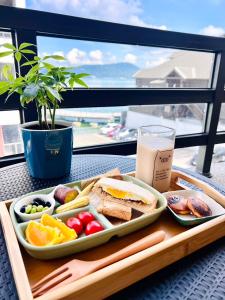 a tray of food and a drink on a table at 沛青日旅 PQ Room in Yuchi
