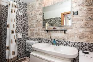 Ванная комната в Apartman Bella,ŠIBENIK,Croatia