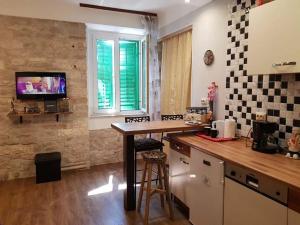 Кухня или мини-кухня в Apartman Bella,ŠIBENIK,Croatia
