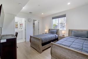 a bedroom with two beds and a window at Modern Apartment in Studio City in Los Angeles