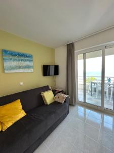 a living room with a couch and a view of the ocean at Apartment Sušanj Ravni with sea view in Ravni