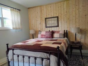 a bedroom with a bed and two lamps and a window at North Sea Whale House in Princeton