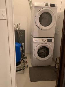 a laundry room with a washing machine and a washer at North Sea Whale House in Princeton