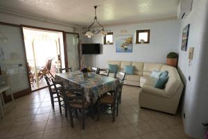 a living room with a table and a couch at Casa Vacanze Selinus in Marinella di Selinunte