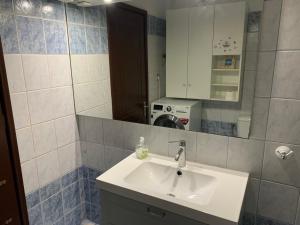 A bathroom at Τhe Sunny Apartments