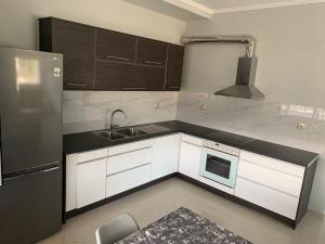 A kitchen or kitchenette at Τhe Sunny Apartments