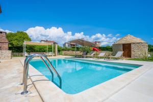 Bazén v ubytování Paradise Villas Istria nebo v jeho okolí