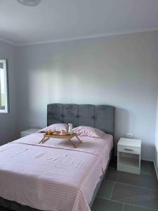 een slaapkamer met een bed met een tafel erop bij Apartments Tijana in Budva