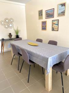 a dining room table with a blue table cloth on it at Appartement: Dakar-Plateau in Dakar