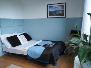 Łóżko lub łóżka w pokoju w obiekcie Apartamenty Świętego Wita