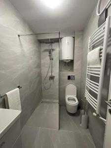Ein Badezimmer in der Unterkunft Promenada Apartment