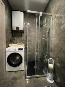 a shower with a washing machine in a bathroom at Lavanda 2 in Split