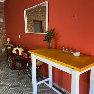 a room with a table and a mirror on a wall at Hosteria Tobago in Necochea