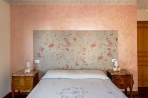 a bedroom with a bed and two night stands at Appartamenti Vacanza Mare in San Benedetto del Tronto
