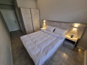 Postel nebo postele na pokoji v ubytování ReveL HoteL